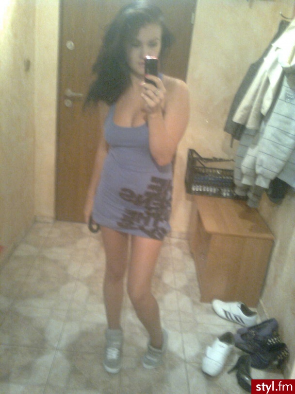 luźno :). żeby nie było że szpilki tylko... - Moda uliczna Inne Moda