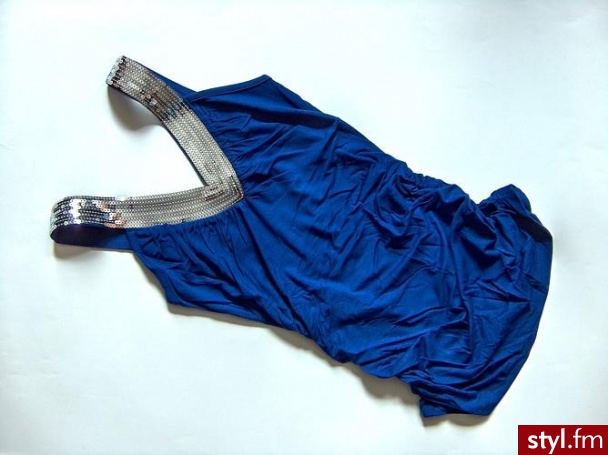 http://allegro.pl/item678712827_granatowy_top_srebrne_cekiny_retro_36_s_nowy.html
29 zł. - Pozostałe Ciuchy Moda