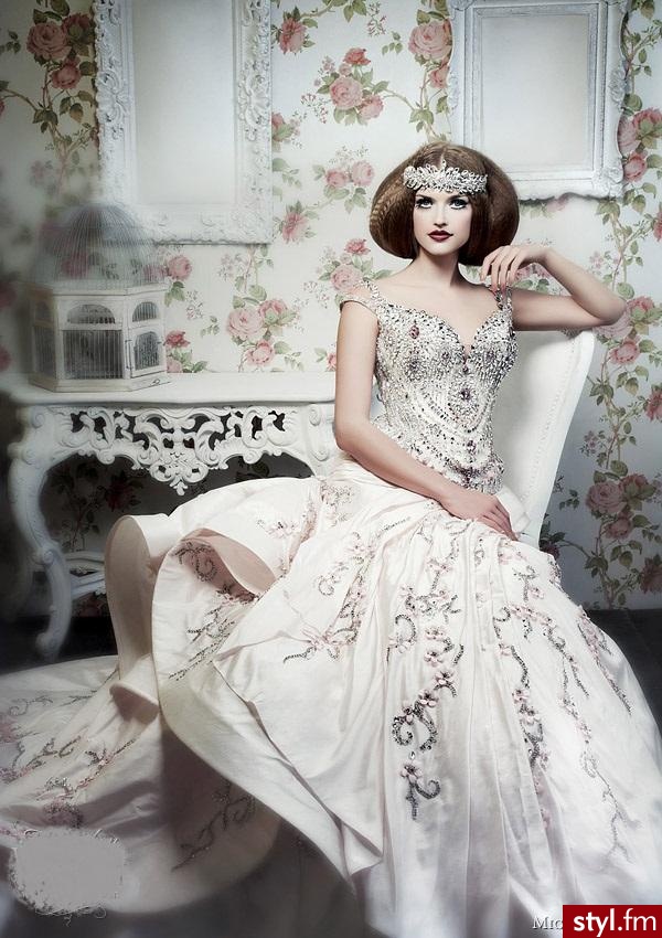 Sukienki Moda