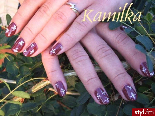 Autor: onaaa kwiatyszek. Autor: <b>onaaa</b><br /> utwardzone naturalne i wzór lakierem - Paznokcie