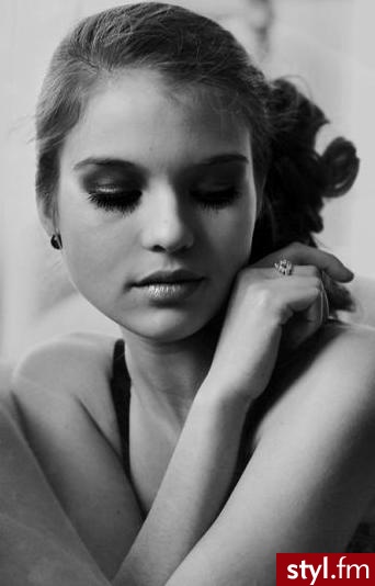Modelka:Sandra C. ZDJĘĆ NIE KOPIOWAĆ!!!!! Więcej jej zdjęć(równie fantastycznych jak te) można zobaczyć na:http://www.maxmodels.pl/gal.html Serdecznie zapraszam :) - Makijaże