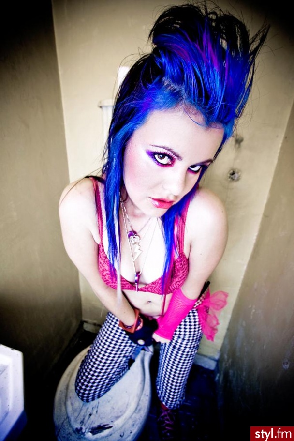 ... - Punk Rock Alternatywne Średnie Fryzury