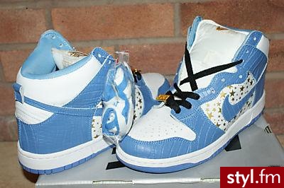 http://cgi.ebay.co.uk/Nike-Dunk-Hi-Pro-SB-Supreme-University-Blue-White_W0QQitemZ250388509807QQcmdZViewItemQQptZUK_Clothing_Menswear_MensShoes_GL?hash=item250388509807&_trksid=p3286.c0.m14&_trkparms=72%3A1685|66%3A2|65%3A12|39%3A1|240%3A1318#ebayp - Pozostałe Buty Moda
