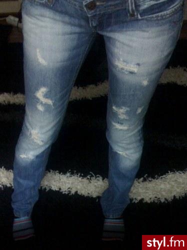 moje ulubione jeansy z dziurami.;] - Pozostałe Ciuchy Moda