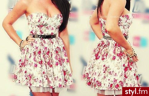 Sukienki Moda