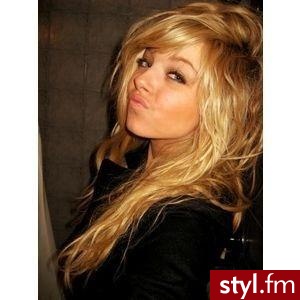 Blond grzywka ;* - Średnie Fryzury