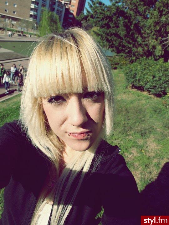 Średnie Fryzury