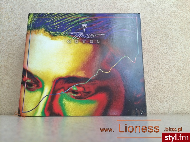 Kings Of Suburbia - Tokio Hotel FILM: https://www.youtube.com/watch?v=vOoO_zNnsow WPIS NA BLOGU: http://lioness.blox.pl/2014/10/Album-KINGS-OF-SUBURBIA-TOKIO-HOTEL-Nareszcie-w.htmlDodaj opis (max. 250 znaków) - Hobby