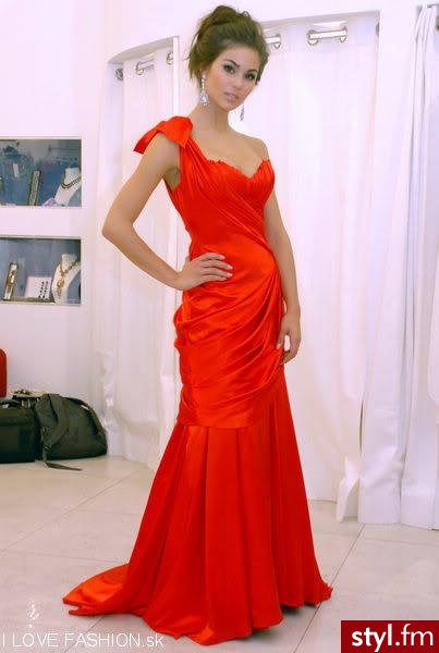 Sukienki Moda