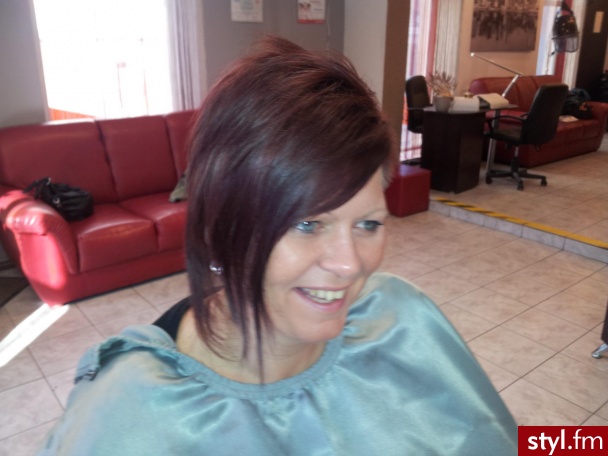 Zapraszam na www.facebook.com/HairByStaszewski - Kolorowe Rozpuszczone Proste Na co dzień Średnie Fryzury