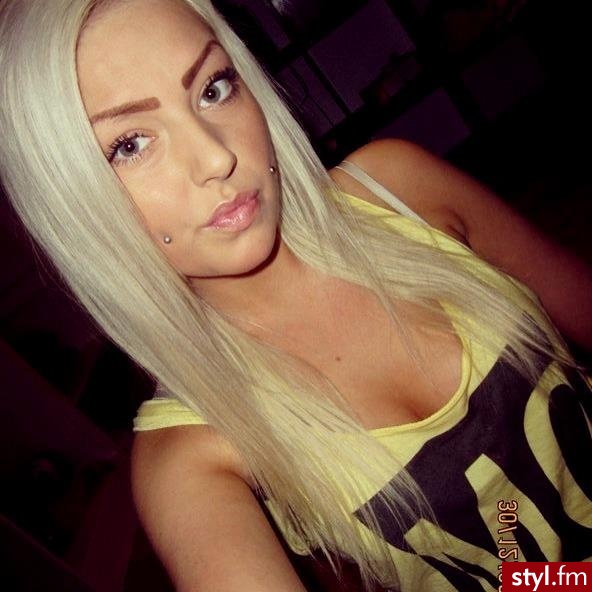 Felicia Linnéa Edvardsson - Blond Rozpuszczone Proste Na co dzień Długie Fryzury