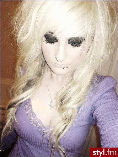 (",) - EMO Alternatywne Średnie Fryzury