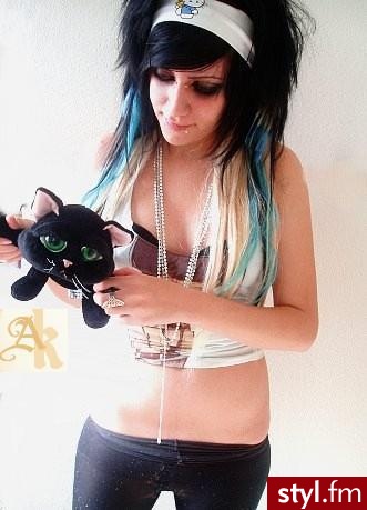 Aida Kamikaze - EMO Alternatywne Średnie Fryzury