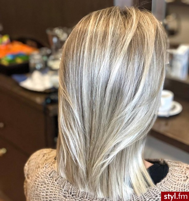 Piękne sombre na włosach długich. https://forhairsobieski.pl/ - Blond Rozpuszczone Proste Na co dzień Średnie Fryzury