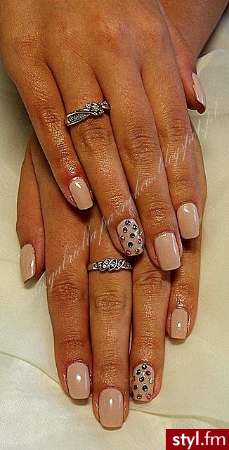 Manicure hybrydowy - Kwadratowe Żelami Naturalne Paznokcie