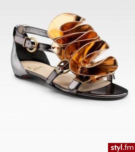 Sandałki Christian Louboutin

Można je kupić w internetowym sklepie SaksFifthAvenue. Kosztują 1265 dolarów.  :) - Pozostałe Buty Moda