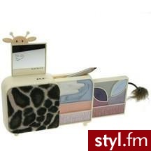 1zdj
1. Koronkowa robota, czyli rozświetlający puder Poudrier Dentelle (Dior, 260 zł)
2. Paleta cieni Wanted Beauty (Helena Rubinstein, 195 zł)
3. Puder rozświetlający do twarzy Palette Y-Mail - edycja limitowana (YSL, 225 zł)
4. Koralowo-złocisty róż - Makijaże