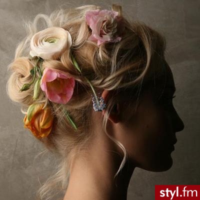 <3 - Blond Upięcie Kręcone Ślubne Średnie Fryzury