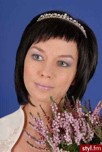 Fryzura Ślubna plus makijaż Ślubny- może komuś się spodoba:P. - Ślubne Średnie Fryzury