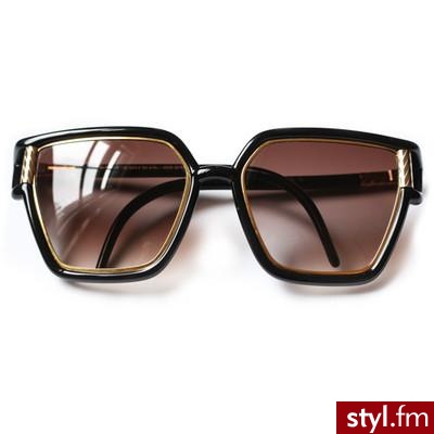 Superb Vintage Ted Lapidus Paris Black Gold Sunglasses - Polyvore. Pobrano ze strony: http://www.polyvore.com/superb_vintage_ted_lapidus_paris/thing?id=15559856 - Nakrycia głowy Dodatki Moda