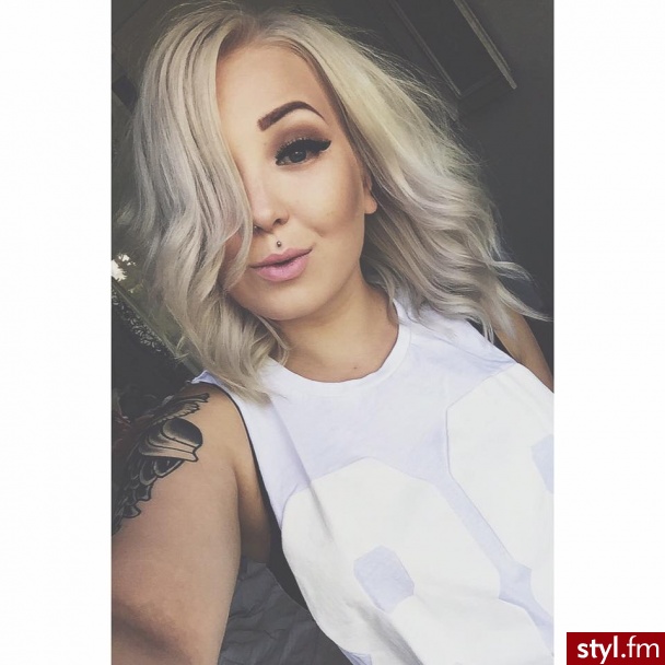 Blond Rozpuszczone Kręcone Na co dzień Średnie Fryzury