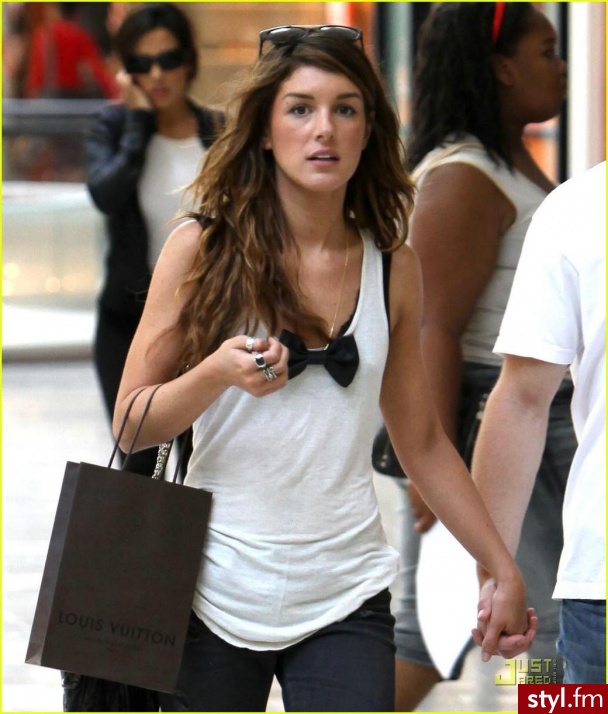 Shenae Grimes. - Moda uliczna Inne Moda