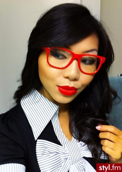 Mega Last Lipstick in Red Velvet 910D by Wet N Wild - Wieczorowe Makijaże