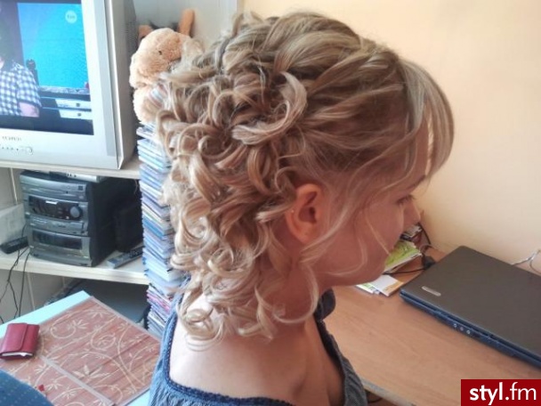 Blond Upięcie Kręcone Ślubne Średnie Fryzury