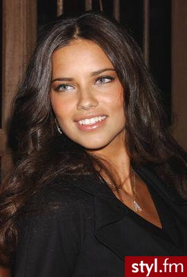 Adriana Lima - Długie Fryzury