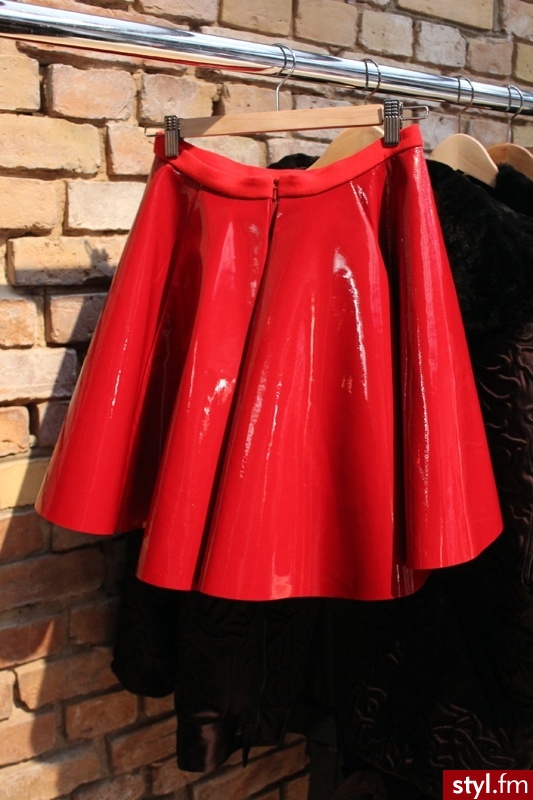 Średnie Spódnice Moda