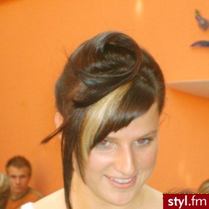 Średnie Fryzury