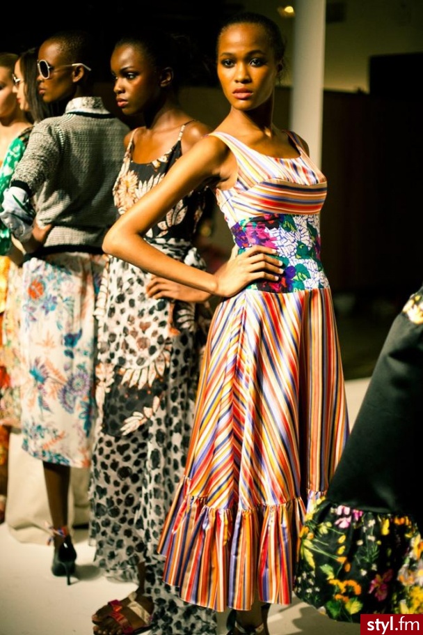 Sukienki Moda