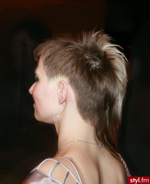 Średnie Fryzury