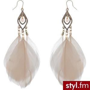 Swinging Feather Drop Earrings - Polyvore. Pobrano ze strony: http://www.polyvore.com/swinging_feather_drop_earrings/thing?id=17516331 - Pozostałe Dodatki Moda