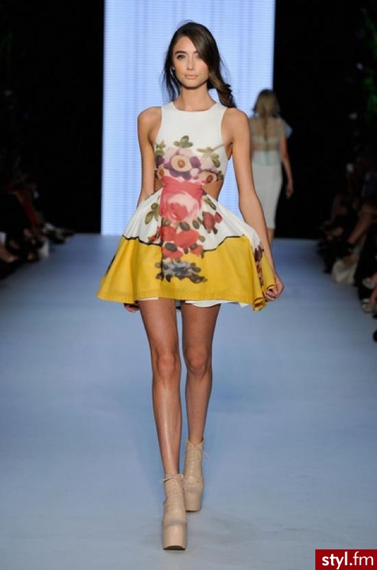 Sukienki Moda