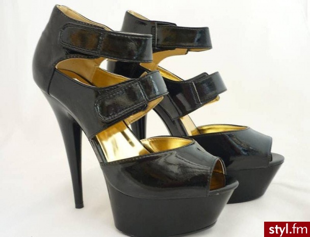 Obcas- trochę poniżej 15 cm.
Platforma- 5 cm. - Pozostałe Buty Moda
