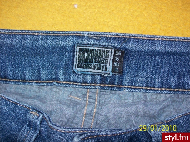 Pull and Bear rurki. Rurki biodrowki marki PULL AND BEAR
Rozm 26(S)
Stan bdb(nie idealny tylko dlatego bo były kilka razy noszone)

Długosc 96-97
Szer u góry(pas) 36
Szer w biodrach 43-44
Stan z przodu 18
sprzedaz:35 zł
Wysyłka wg cennika Poczty  - Misz-masz