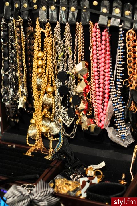 Jeżeli zdjęcie znajduje się już w galerii poproszę o link - Pozostałe Dodatki Moda