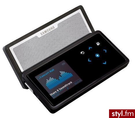 Świetna mp3 - Samsung K5. Chwaliła ją zarówno Fergie, jaki i zespół The Pussycat Dolls. Z wbudowanym głośnikiem, przeglądarką zdjęć, budzikiem. Menu dostępne także po polsku. Naprawdę polecam. - Gadżety Inne Moda