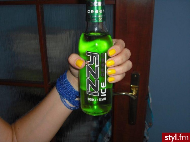 base coat: SUNNY NAILS silver protect + MISS SPORTYclubbing colours 301 - Naturalne Paznokcie