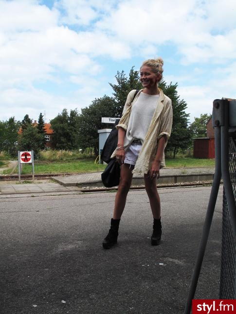 Jeżeli zdjęcie znajduje się już w galerii poproszę o link - Moda uliczna Inne Moda