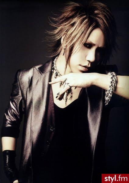 Aoi Gazette. Red - Średnie Fryzury