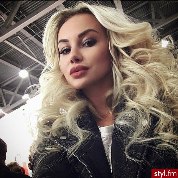 Blond Rozpuszczone Kręcone Na co dzień Długie Fryzury