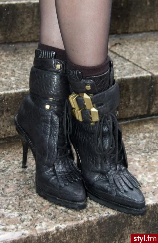 Jeżeli zdjęcie znajduje się już w galerii poproszę o link - Pozostałe Buty Moda