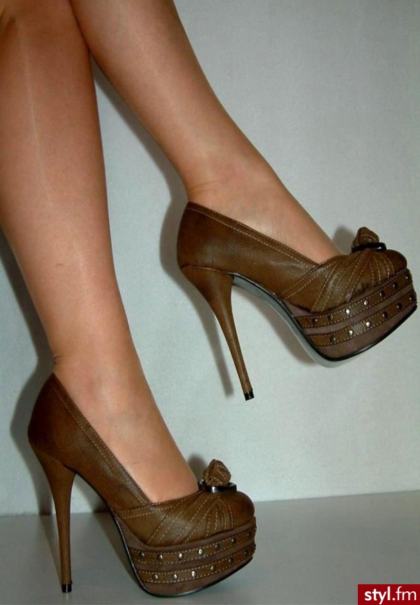 <br> - Szpilki Buty Moda