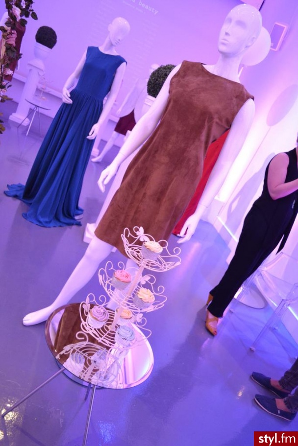 Sukienki Moda