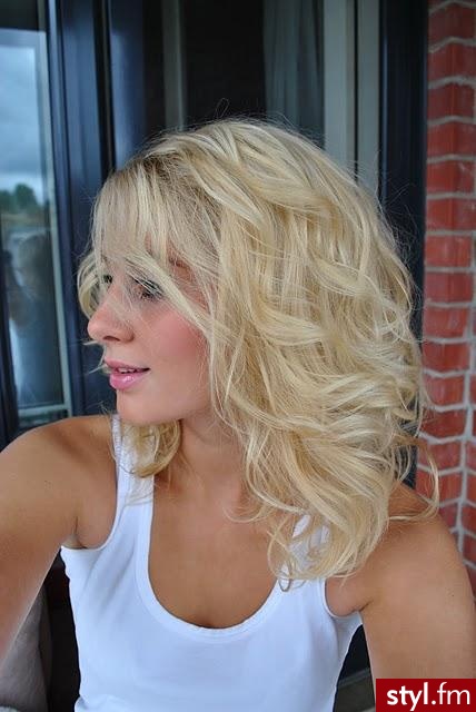 Blond Rozpuszczone Kręcone Na co dzień Średnie Fryzury