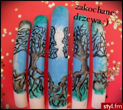 zakochane drzewa malowane farbkami - Paznokcie