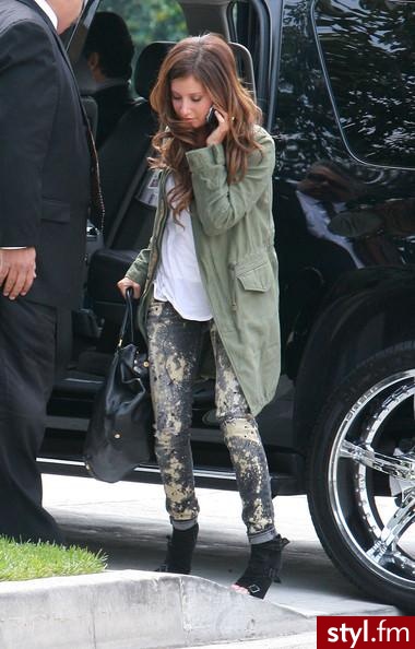 Ashley Tisdale. - Moda uliczna Inne Moda