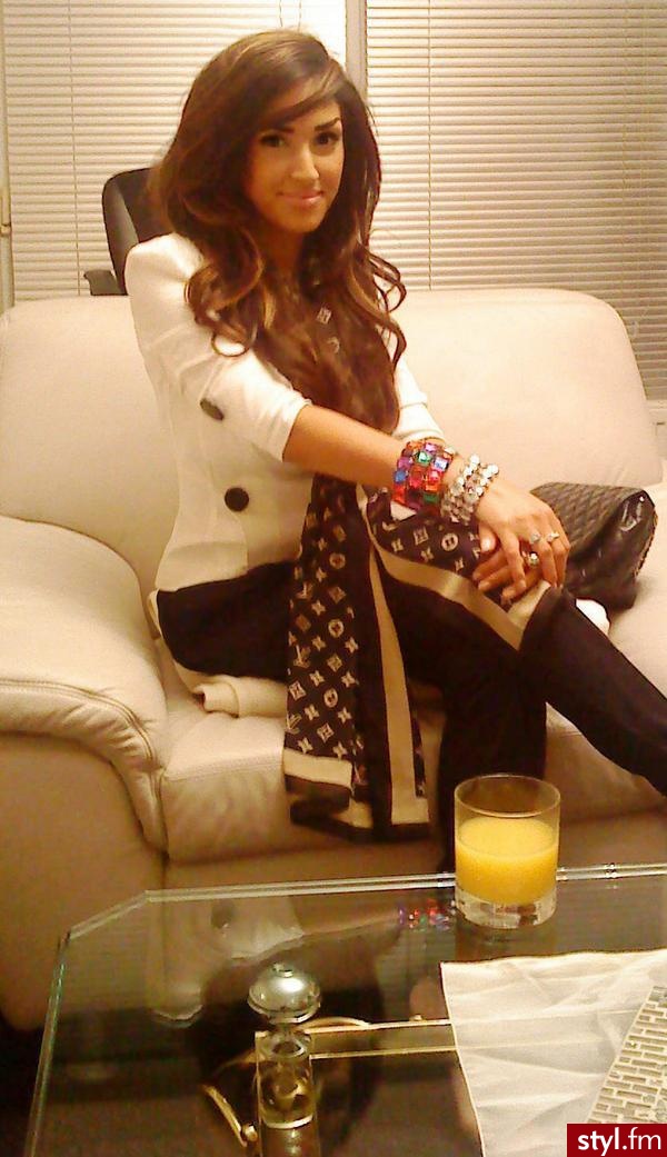troche dziwnie wyszła ale włosy cool - Kręcone Na co dzień Średnie Fryzury